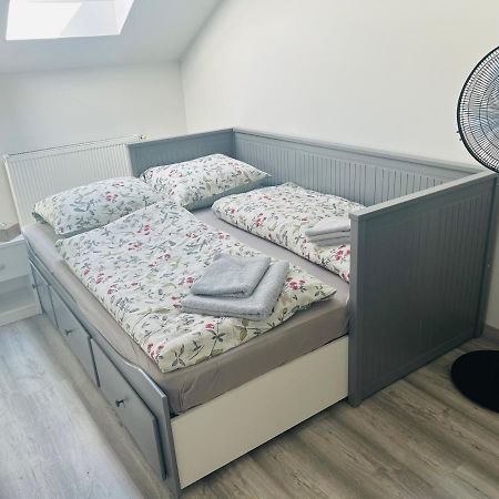 דצ'ין Apartman Theresa מראה חיצוני תמונה